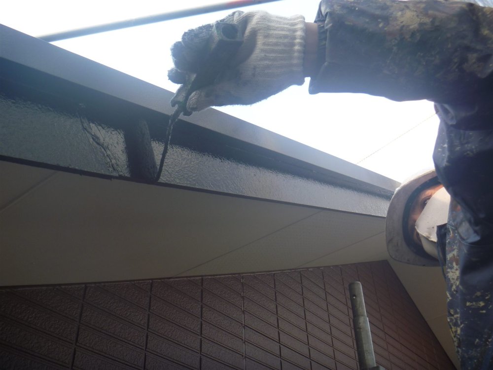 付帯部塗装｜破風などの付帯部も塗装し、建物全体を引き締めて仕上げます。 写真