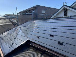 埼玉県富士見市｜ガルバリウム鋼板・瓦棒屋根塗装の施工事例